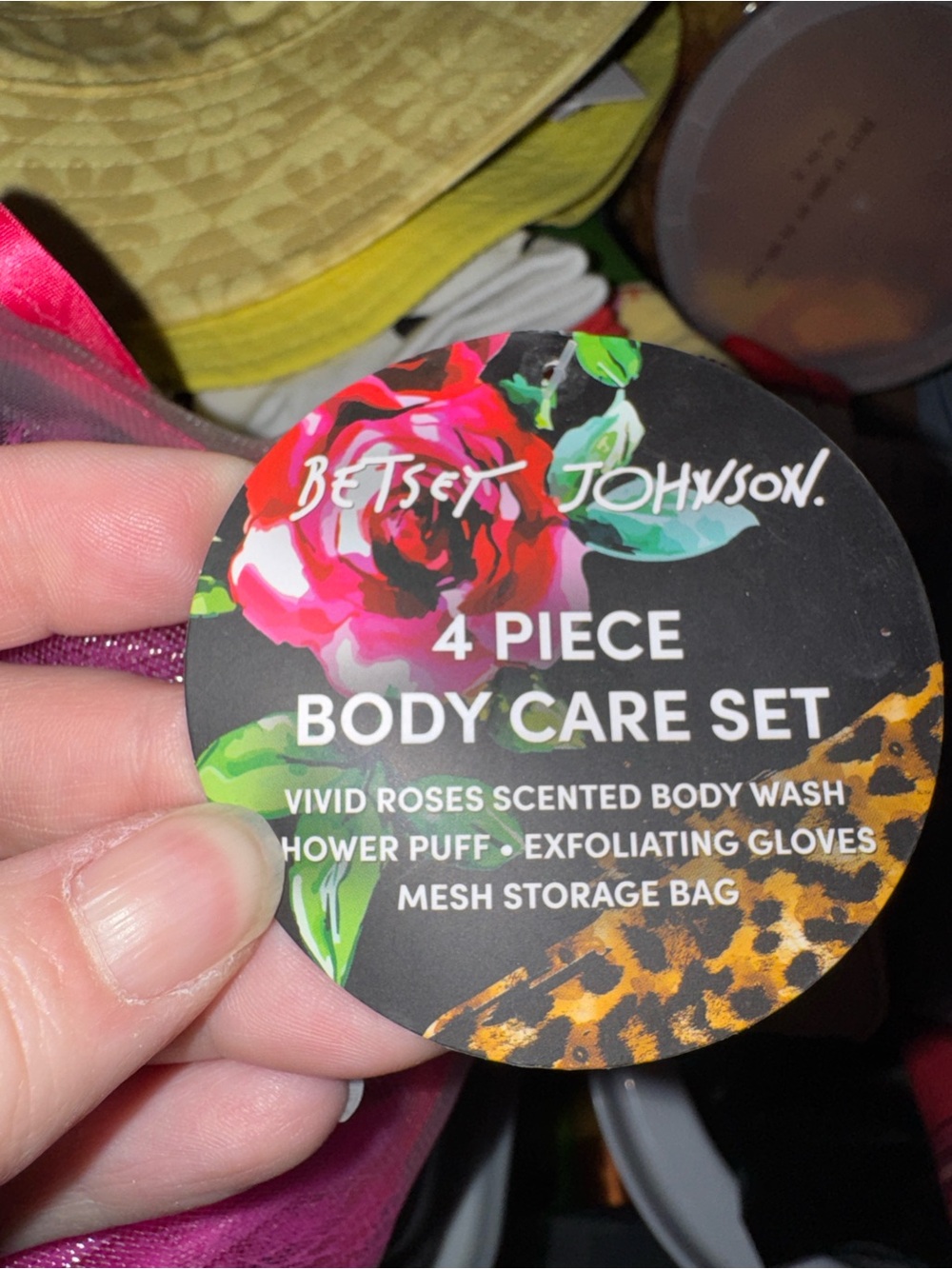 Betsey Johnson bath set - Picture 2 of 2